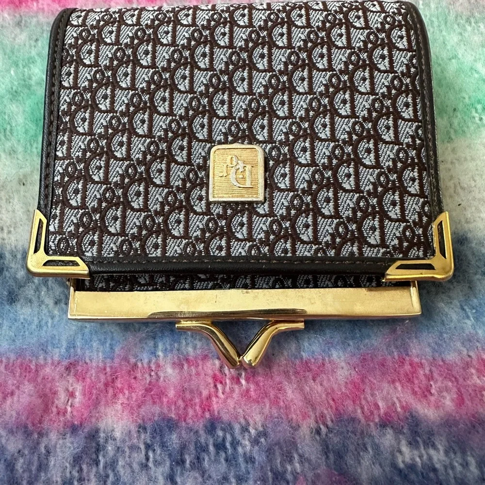 Dior vintage kiss lock wallet